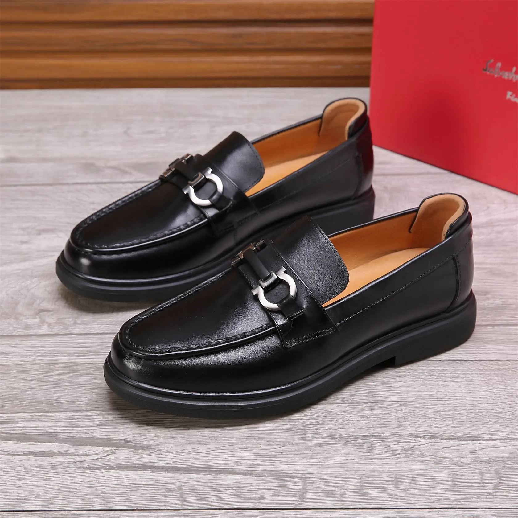 Men's shoes 💰460 🕷🕷🐂【Ferragamo】Ferragamo Popular fashionable casual shoes🇨🇳Official website counter 1:1 production, original mold opening💯Good quality visible, imported high-end first-layer waxed calfskin, water-dyed🐂leather lining🌿very clear texture, high-quality waterproof, non-slip and wear-resistant outsole🎋high quality and low price, truly handmade🍓Black optional! Code number 38-44 (45-46 customized)......